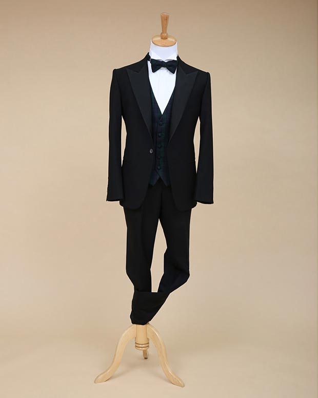 Tuxedo No.4